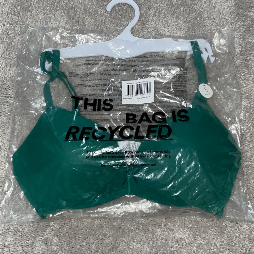 🍀NWT Cotton On Ultramarine Green Wireless Bra